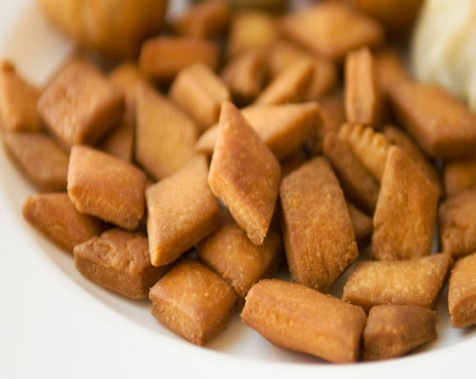 Shakkar para are diamond-shaped sweet snack